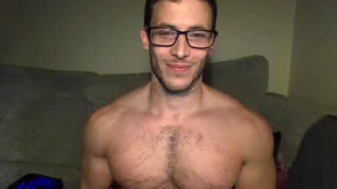 Snapshot of tom90ukx chatting on February 4, 7:11 pm tom90ukx online show from February 4, 7:11 pm