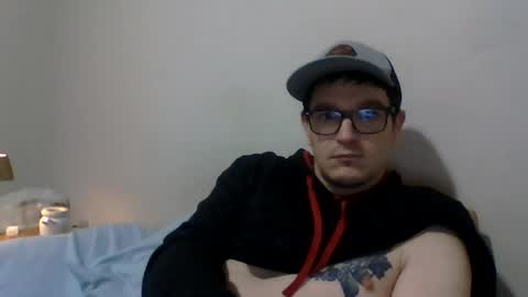 tom94420841 online show from July 5, 9:22 pm