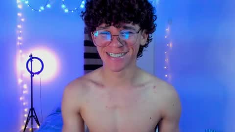 Tom Blue online show from April 17, 2:14 am