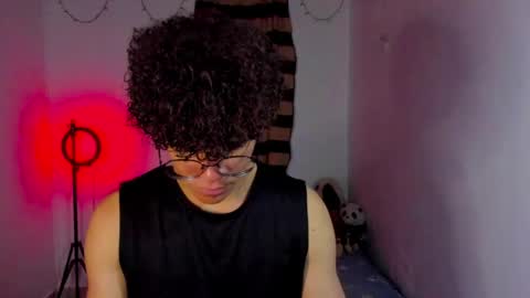 Tom Blue online show from April 18, 2:37 am