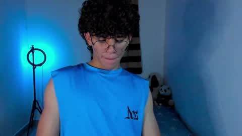 Tom Blue online show from April 21, 2:51 am