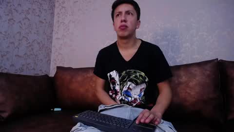 Snapshot of tom_marshall chatting on April 10, 8:13 pm Tom online show from April 10, 8:13 pm