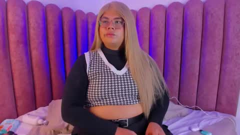 Snapshot of tom_silver_ chatting on September 18, 8:38 am Tom Silver online show from September 18, 8:38 am