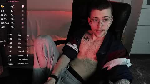 tomas_norton online show from April 10, 8:24 pm