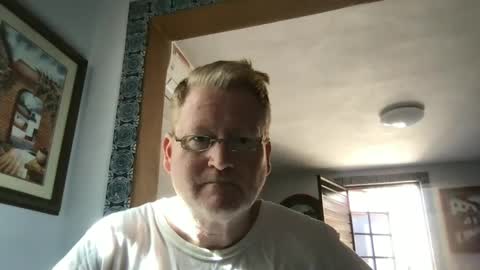 Hola online show from December 3, 9:01 pm