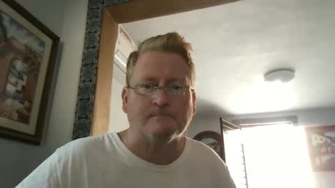 Hola online show from December 4, 5:55 pm