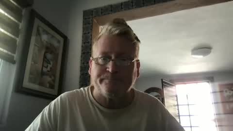 Hola online show from February 13, 7:10 pm