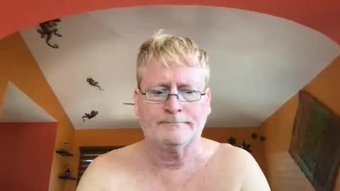 Hola online show from October 13, 5:35 pm