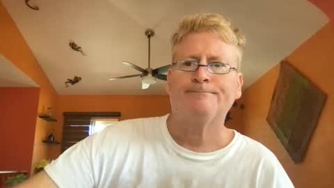 Hola online show from October 27, 6:45 pm