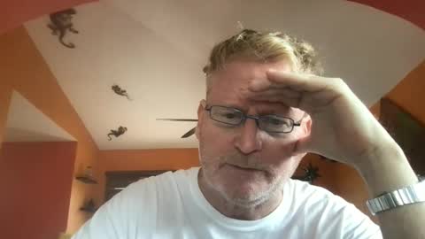 Hola online show from December 3, 7:12 pm