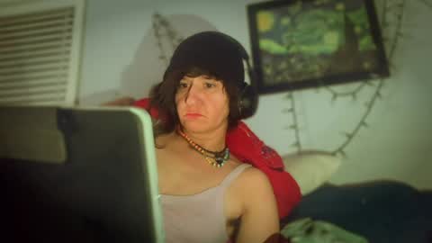 Snapshot of tomboy_titties chatting on May 7, 7:14 am tomboy_titties online show from May 7, 7:14 am