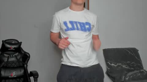 Snapshot of tomboysexy_ chatting on May 18, 9:31 pm tomboysexy_ online show from May 18, 9:31 pm