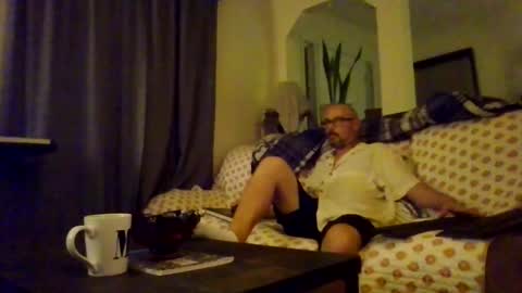 Snapshot of tomcatsawyer chatting on April 27, 3:59 am sirmuggsalot online show from April 27, 3:59 am