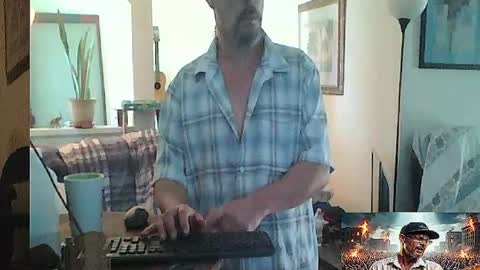 Snapshot of tomcatsawyer chatting on May 19, 4:24 pm sirmuggsalot online show from May 19, 4:24 pm