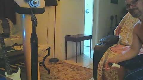 Snapshot of tomcatsawyer chatting on July 24, 1:03 am sirmuggsalot online show from July 24, 1:03 am