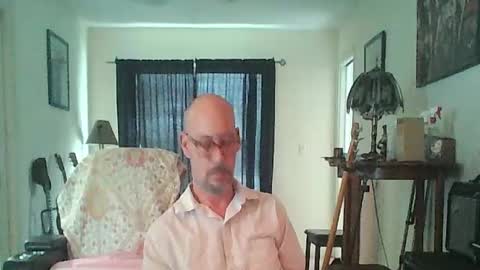 Snapshot of tomcatsawyer chatting on August 1, 9:46 pm sirmuggsalot online show from August 1, 9:46 pm
