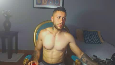 Snapshot of tomdavisxl chatting on February 23, 5:16 am tomDavisXl online show from February 23, 5:16 am