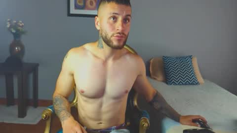 Snapshot of tomdavisxl chatting on February 27, 9:04 pm tomDavisXl online show from February 27, 9:04 pm