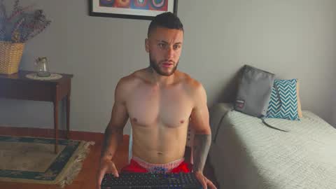 Snapshot of tomdavisxl chatting on March 3, 2:23 pm tomDavisXl online show from March 3, 2:23 pm