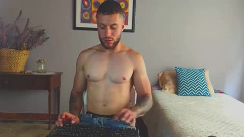 Snapshot of tomdavisxl chatting on March 12, 3:40 pm tomDavisXl online show from March 12, 3:40 pm