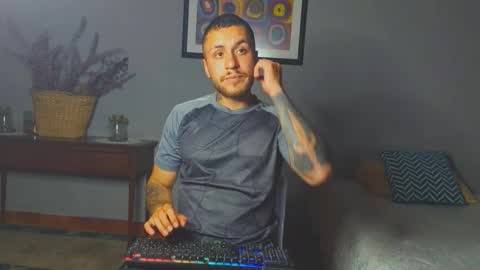 Snapshot of tomdavisxl chatting on March 22, 1:53 am tomDavisXl online show from March 22, 1:53 am