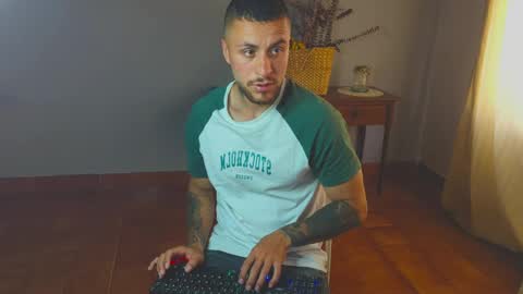 Snapshot of tomdavisxl chatting on April 3, 10:41 pm tomDavisXl online show from April 3, 10:41 pm