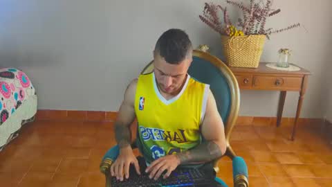 Snapshot of tomdavisxl chatting on April 24, 5:48 pm tomDavisXl online show from April 24, 5:48 pm