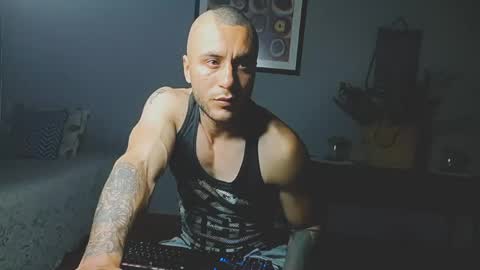 Snapshot of tomdavisxl chatting on May 17, 3:26 am tomDavisXl online show from May 17, 3:26 am