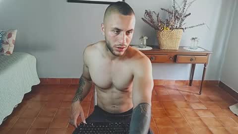Snapshot of tomdavisxl chatting on May 25, 5:08 pm tomDavisXl online show from May 25, 5:08 pm