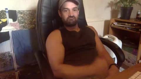 Snapshot of tomf1982 chatting on August 10, 6:06 am tomf1982 online show from August 10, 6:06 am