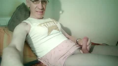 Snapshot of tomislav321 chatting on June 22, 4:59 pm tomislav321 online show from June 22, 4:59 pm