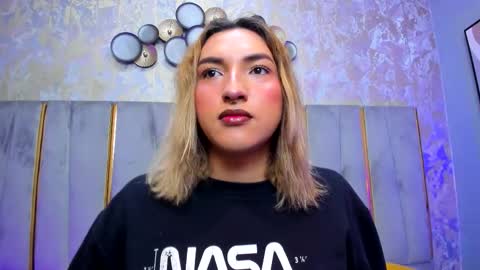   online show from November 23, 12:05 pm