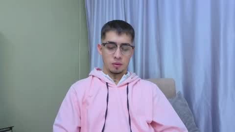 Snapshot of tommas_johnson chatting on May 3, 12:22 pm Tomas online show from May 3, 12:22 pm