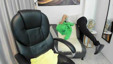 Snapshot of tommas_johnson chatting on May 5, 12:13 pm Tomas online show from May 5, 12:13 pm