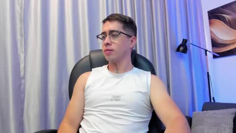 Snapshot of tommas_johnson chatting on May 10, 12:21 pm Tomas online show from May 10, 12:21 pm