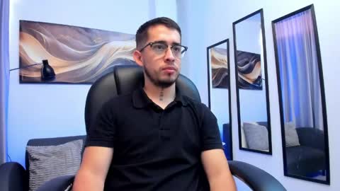 Snapshot of tommas_johnson chatting on May 25, 12:44 pm Tomas online show from May 25, 12:44 pm