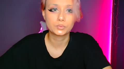 Snapshot of tommioo7 chatting on February 22, 10:52 pm Galadriel online show from February 22, 10:52 pm