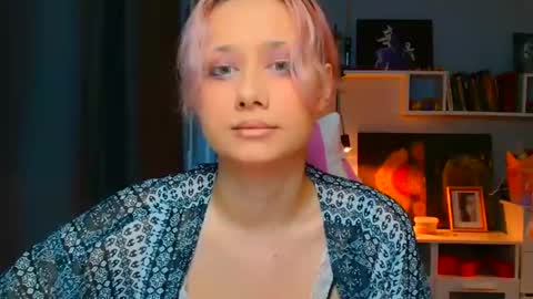 Snapshot of tommioo7 chatting on March 9, 5:55 am Galadriel online show from March 9, 5:55 am