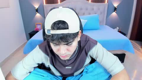 Tommy  online show from April 25, 4:37 am