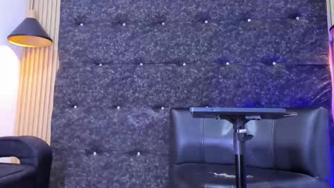 tommy_bigcock19 online show from November 9, 9:24 pm