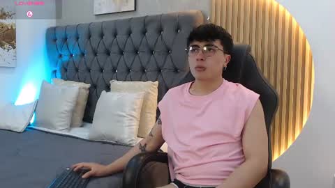 Snapshot of tommy_claks chatting on June 17, 9:05 pm Tommy online show from June 17, 9:05 pm