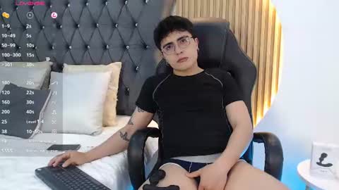 Snapshot of tommy_claks chatting on June 27, 8:58 pm Tommy online show from June 27, 8:58 pm