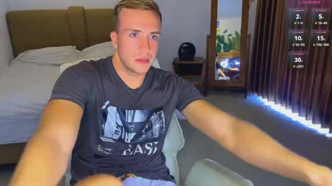 Snapshot of tommy_cumfinger chatting on April 27, 1:25 am Tommy online show from April 27, 1:25 am