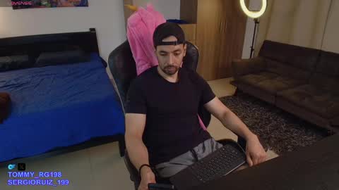 tommy_raym0ndg online show from April 22, 3:53 am