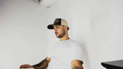 tommy_sccott online show from November 1, 10:34 pm