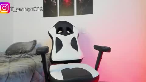 Snapshot of tommy_vm chatting on December 18, 3:26 am Tommy online show from December 18, 3:26 am