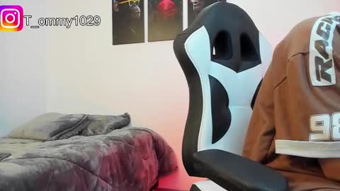 Snapshot of tommy_vm chatting on December 30, 10:23 pm Tommy online show from December 30, 10:23 pm