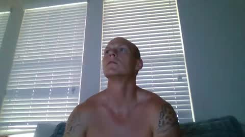 Snapshot of tommygunsfit chatting on August 3, 10:46 pm tommygunsfit online show from August 3, 10:46 pm