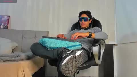 Snapshot of tommyhot7 chatting on June 7, 6:55 pm tommyhot7 online show from June 7, 6:55 pm