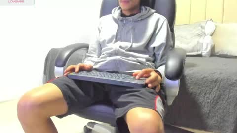Snapshot of tommyhot7 chatting on July 23, 11:35 pm tommyhot7 online show from July 23, 11:35 pm